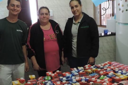 AGROFLOR faz entrega das doações ao centro de Educação Infantil Dona Terezinha